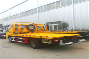 张家界附近拖车救援搭电